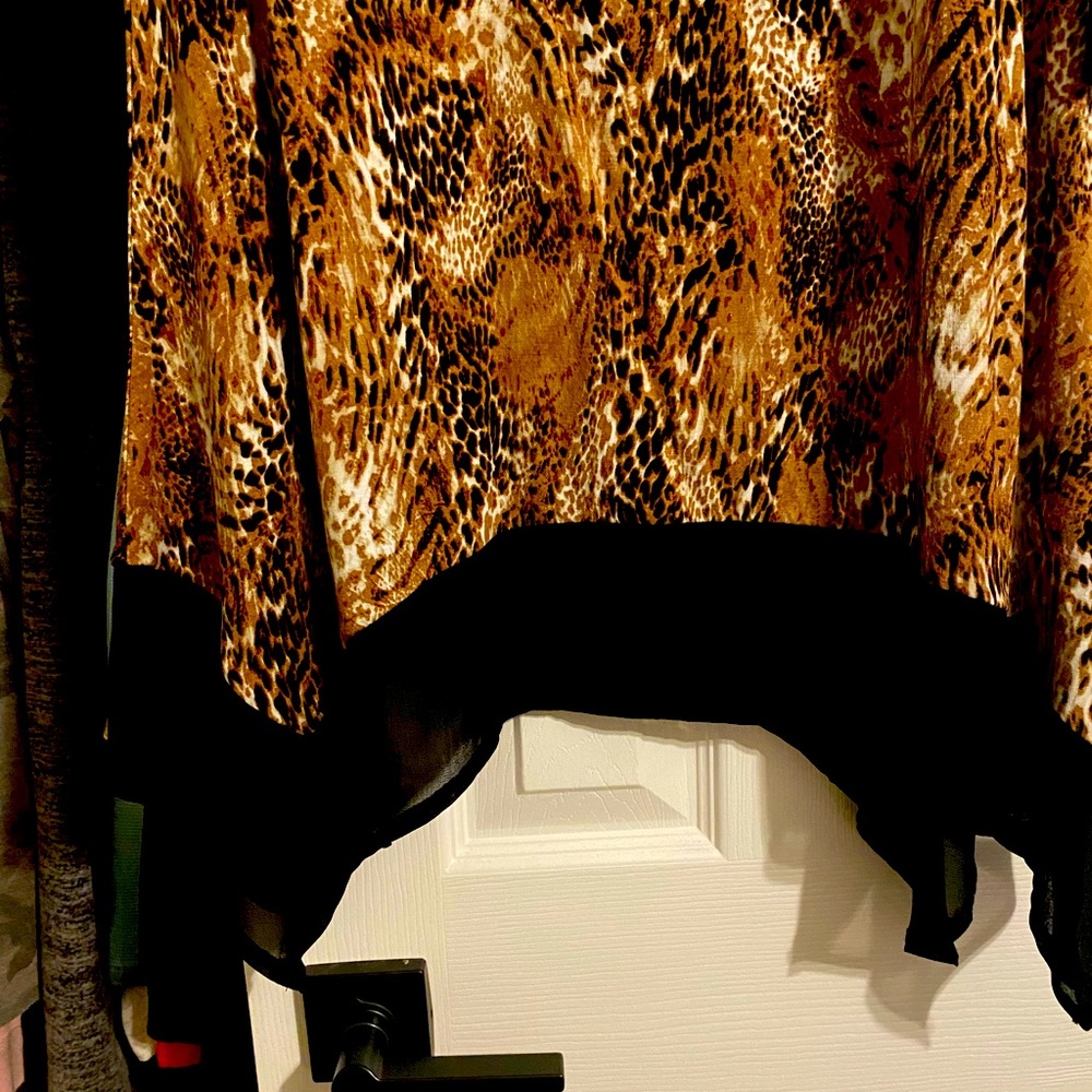 Women’s shift dress. Size L. Key hole back closure.